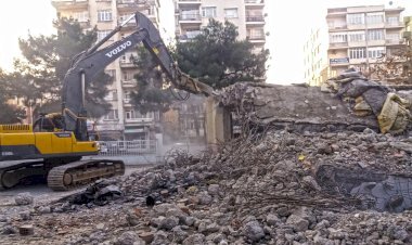 Depreme Dayanıksız Okullar Yıkılıyor