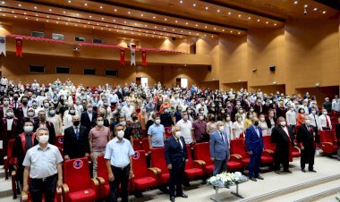 Üniversitemiz Tıp Fakültesi 18. Dönem Mezunları, Doktorluğa İlk Adımlarını Attı