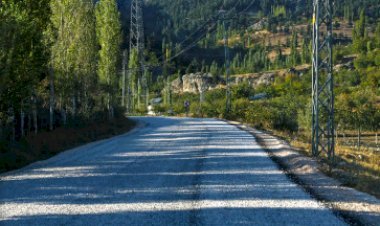 Çağlayancerit’te 40 Kilometre Yol Çalışması Yapıldı