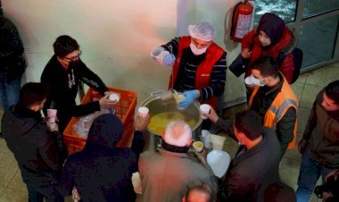 Büyükşehir’den Yürekleri Isıtan Sıcak Çorba İkramı