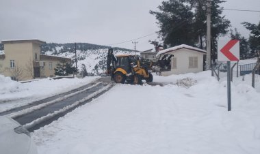 Dulkadiroğlu Sokaklarında Kar Temizliği Devam Ediyor