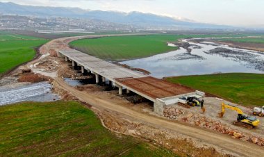 210 Metrelik Köprüde Kiriş Montajı da Tamam