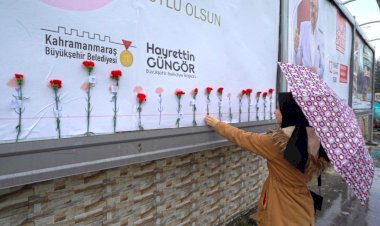 Kadınlar Gününde Şehir Karanfillerle Donatıldı