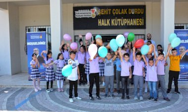 Büyükşehir Ekipleri Karne Gününde Öğrencilerle Bir Araya Geldi