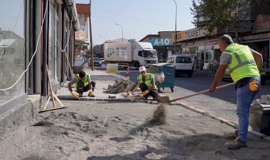 DULKADİROĞLU’NDA DEPREMİN YARALARI SARILIYOR