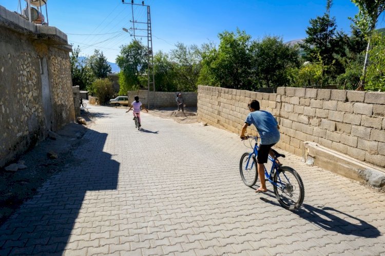 Dulkadiroğlu  Belediyesi’nden Dereli  Mahallesine  Asfalt  Ve Kilit  Parke  Çalışması