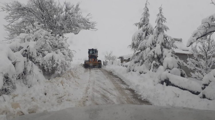 Kırsal Mahallelerde Karla Mücadele Aralıksız Sürdürülüyor