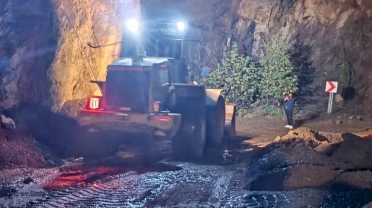 Büyükşehir, Onikişubat Kırsalında Heyelandan Kapanan Yolları Trafiğe Açıyor